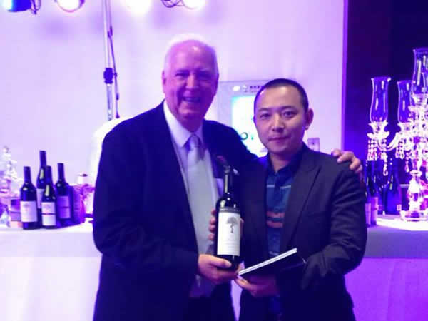 与西奥Howard paek 酒庄jeff庄主合影
