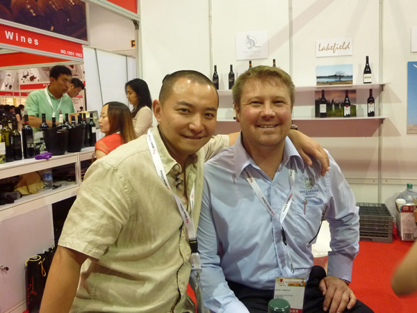 与澳洲Bellarmine酒庄庄主合影